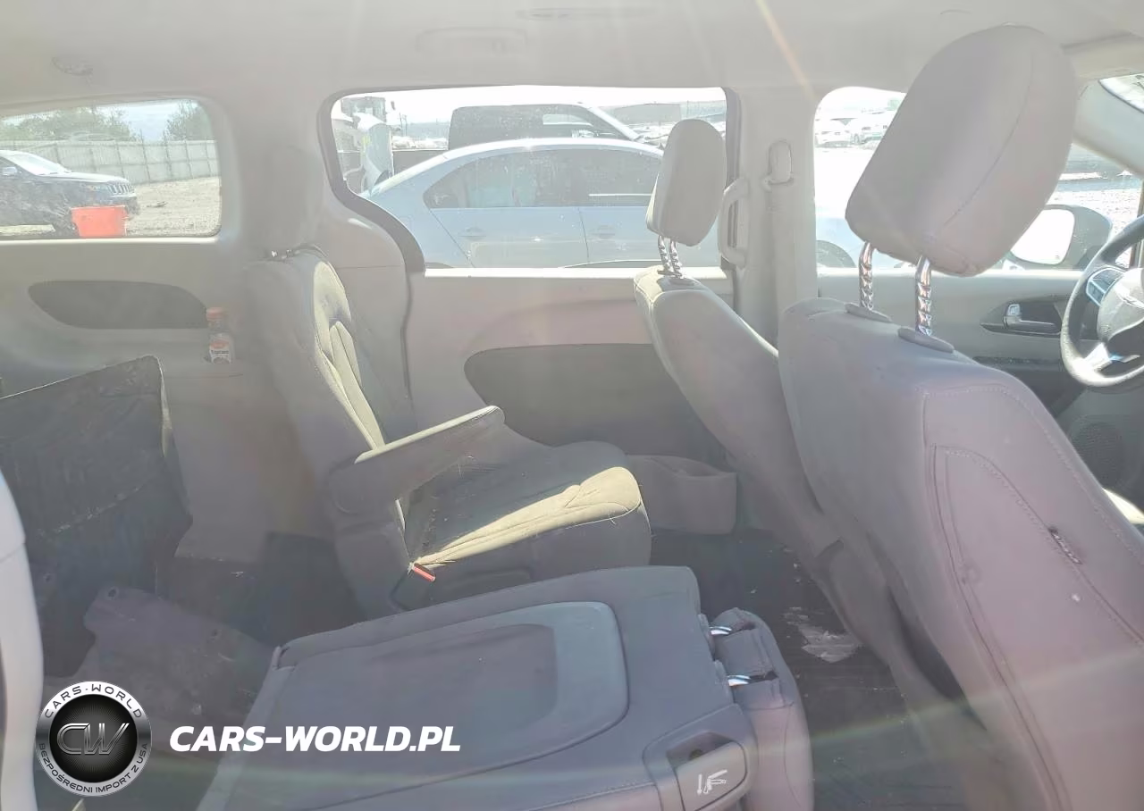 2018 Chrysler Pacifica Lx VIN:2C4RC1CG2JR133041 - 10