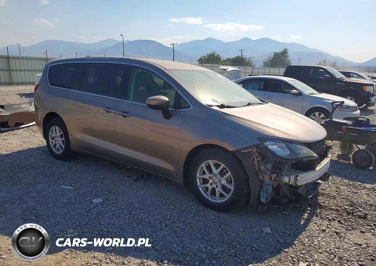 2018 Chrysler Pacifica Lx VIN:2C4RC1CG2JR133041 - 4