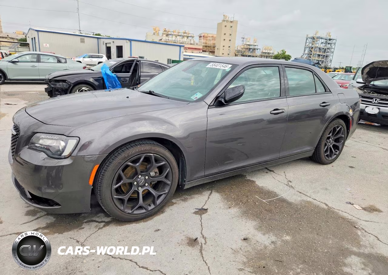 2019 Chrysler 300 Touring – zdjęcie 1 z 13