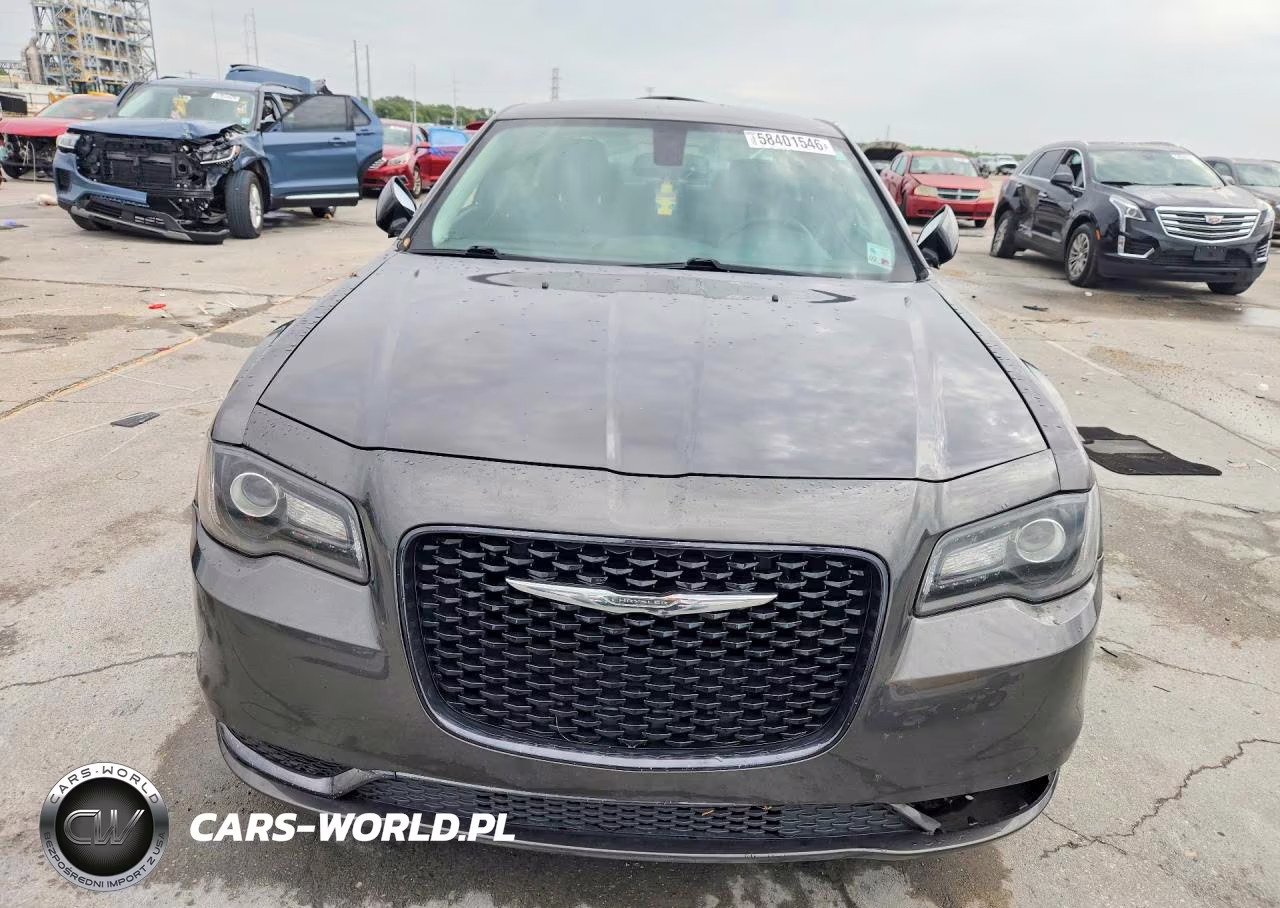 2019 Chrysler 300 Touring VIN:2C3CCAAG6KH589869 - 5