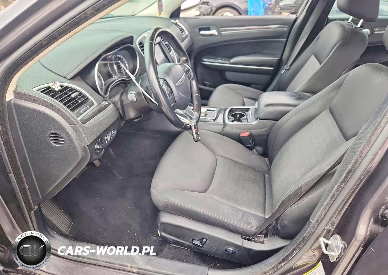 2019 Chrysler 300 Touring VIN:2C3CCAAG6KH589869 - 7