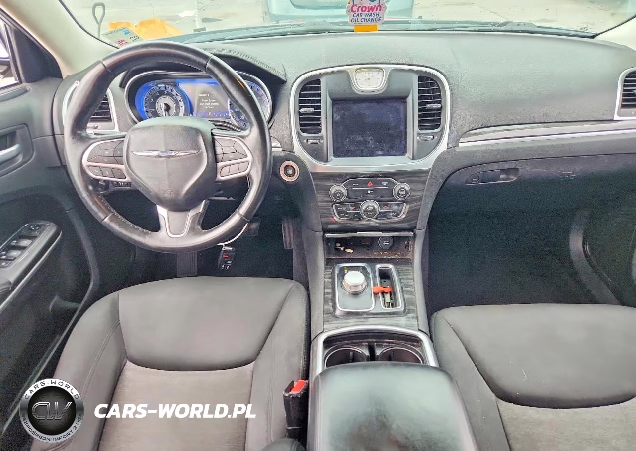 2019 Chrysler 300 Touring VIN:2C3CCAAG6KH589869 - 8