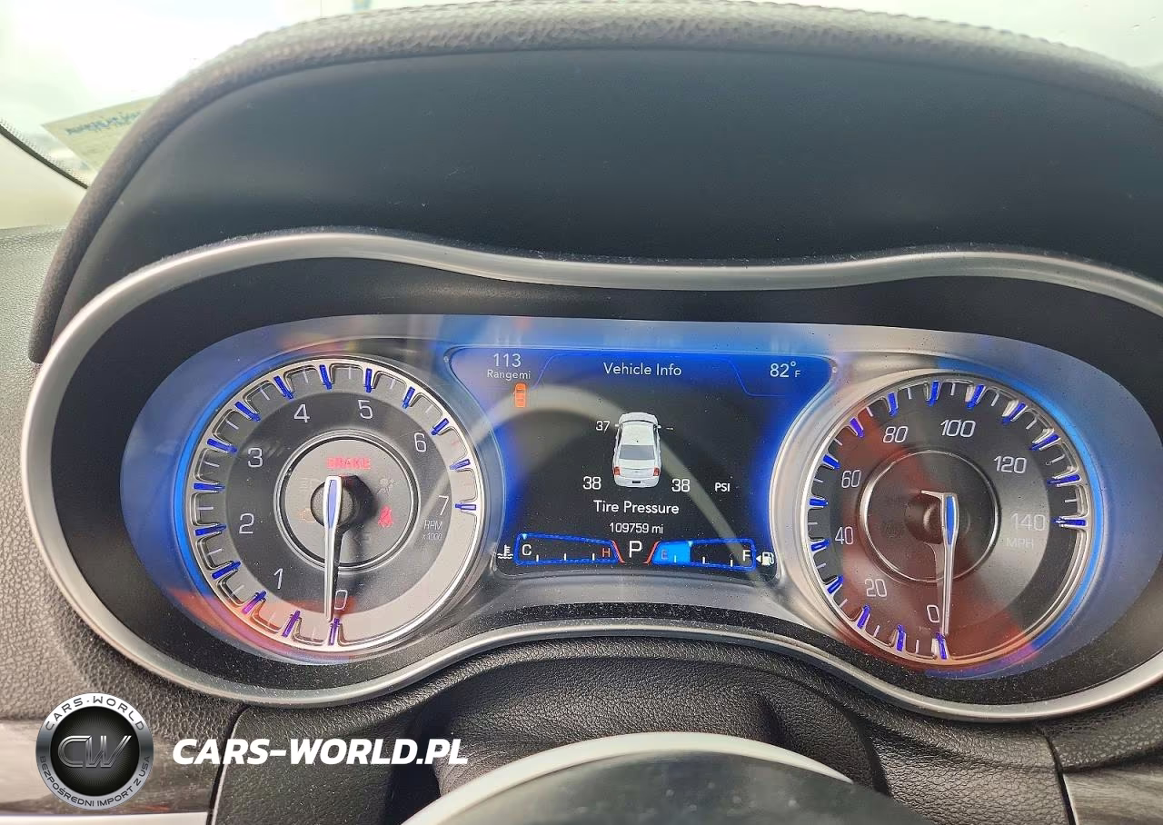 2019 Chrysler 300 Touring VIN:2C3CCAAG6KH589869 - 9