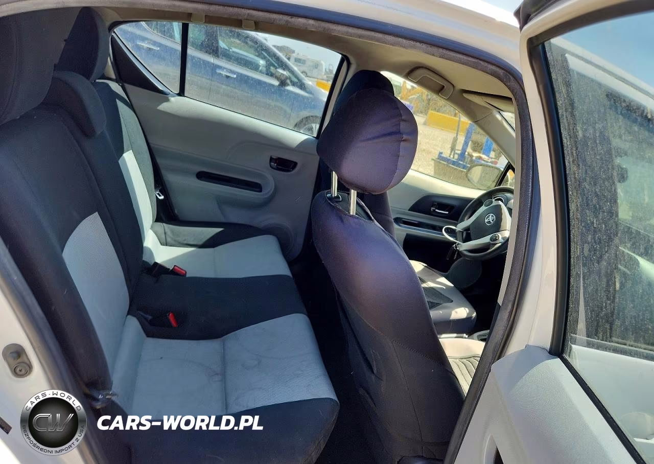 2012 Toyota Prius C Three VIN:JTDKDTB39C1019392 - 10
