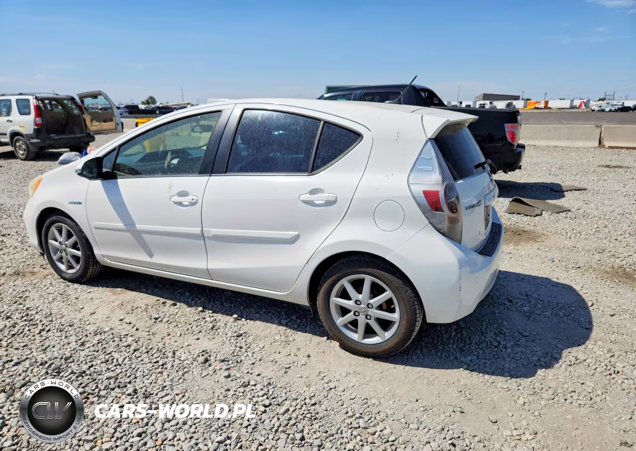 2012 Toyota Prius C Three VIN:JTDKDTB39C1019392 - 2