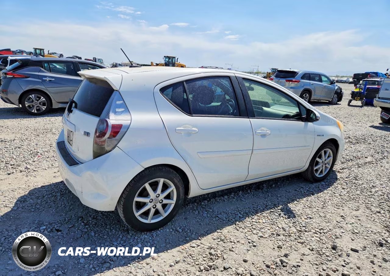 2012 Toyota Prius C Three VIN:JTDKDTB39C1019392 - 3