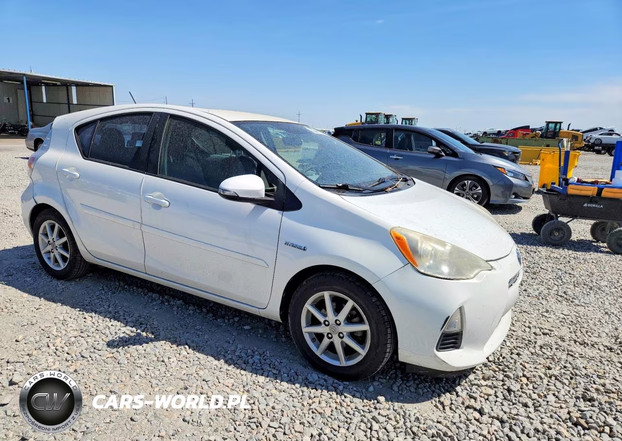 2012 Toyota Prius C Three VIN:JTDKDTB39C1019392 - 4