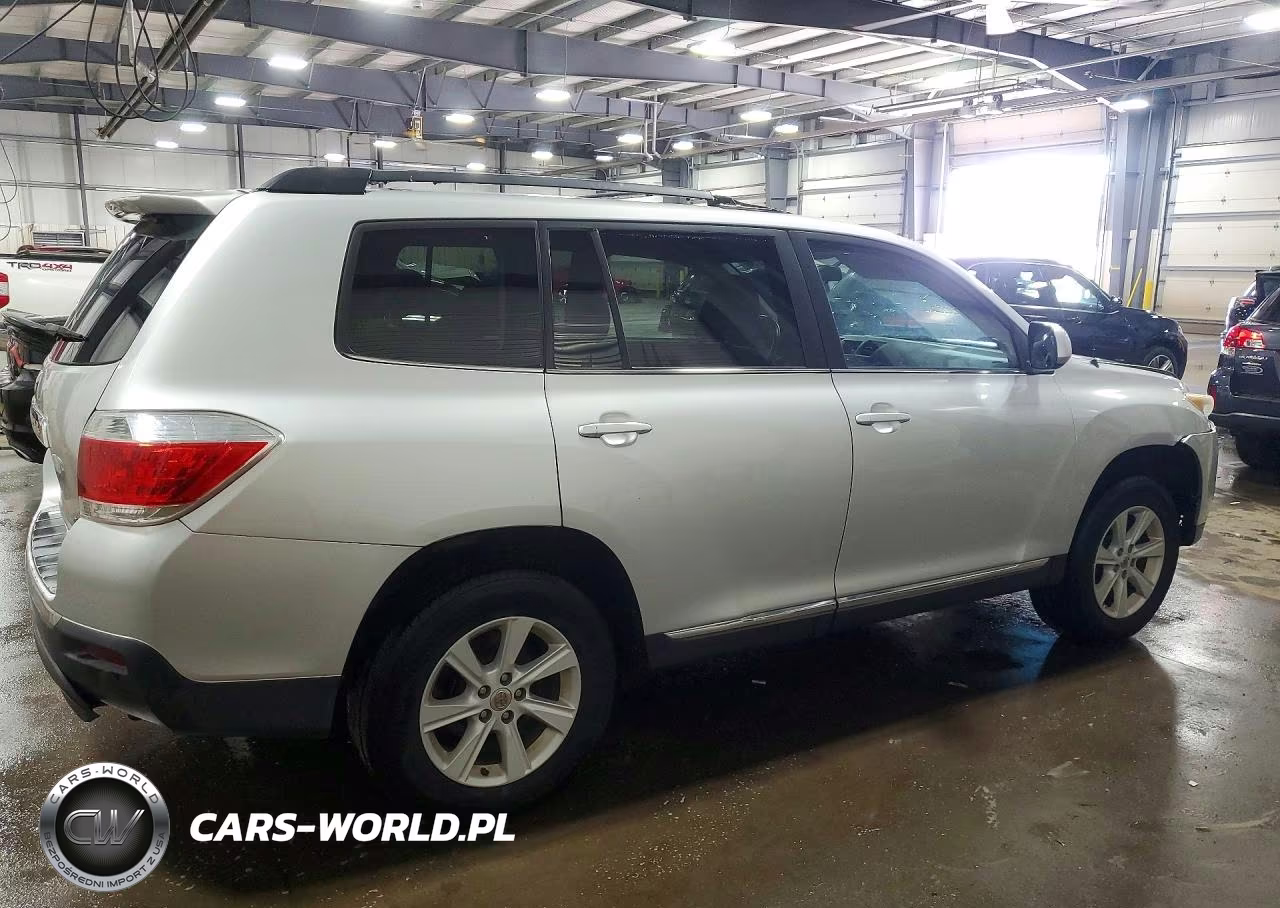 2012 Toyota Highlander Base VIN:5TDBK3EH4CS157843 - 3