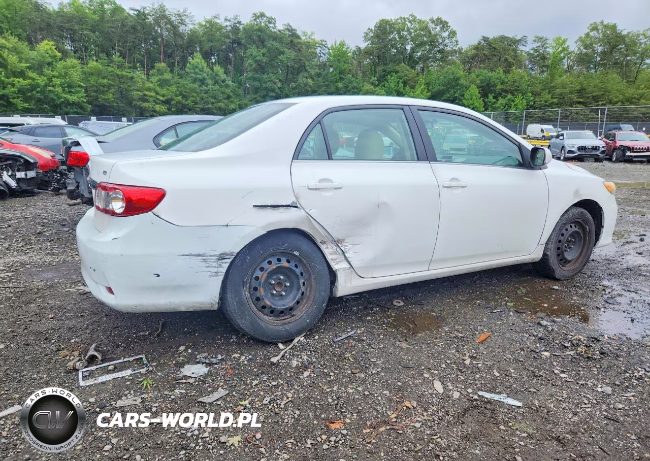 2013 Toyota Corolla Le VIN:2T1BU4EE7DC001893 - 3
