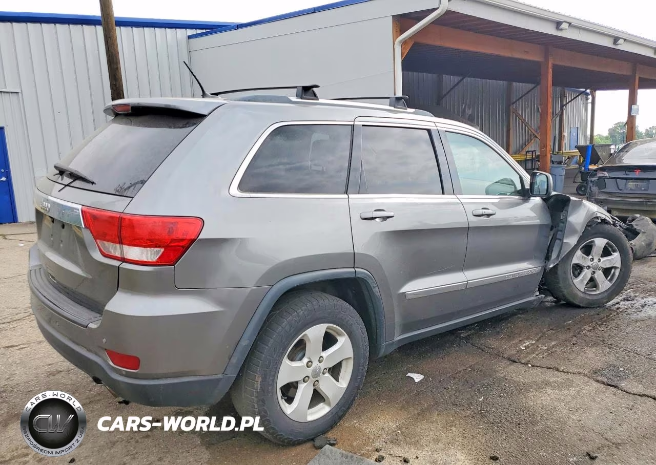 2013 Jeep Grand Cherokee Laredo VIN:1C4RJFAT0DC545796 - 3