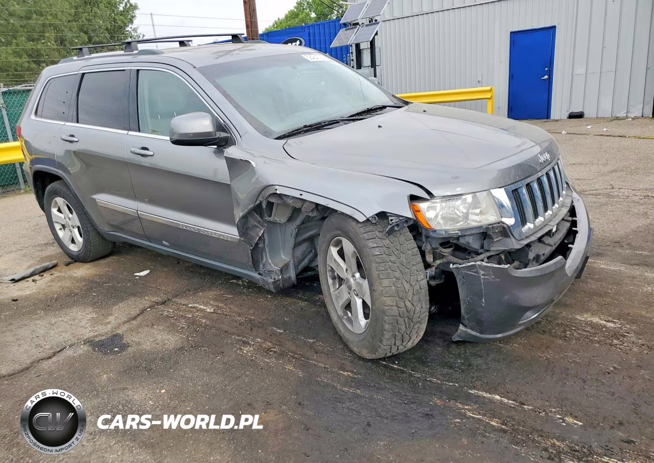 2013 Jeep Grand Cherokee Laredo VIN:1C4RJFAT0DC545796 - 4
