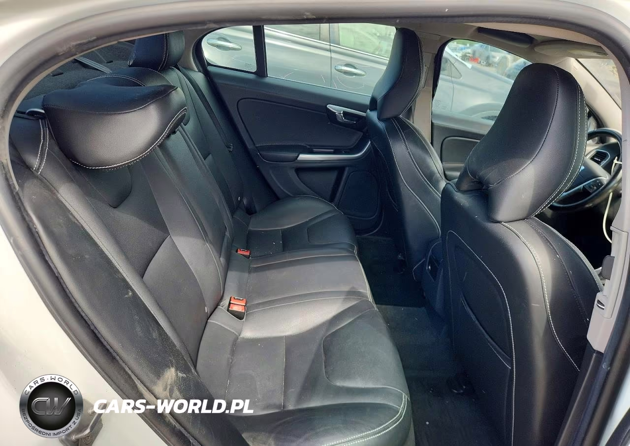 2018 Volvo S60 Dynamic VIN:YV126MFL4J2452307 - 10