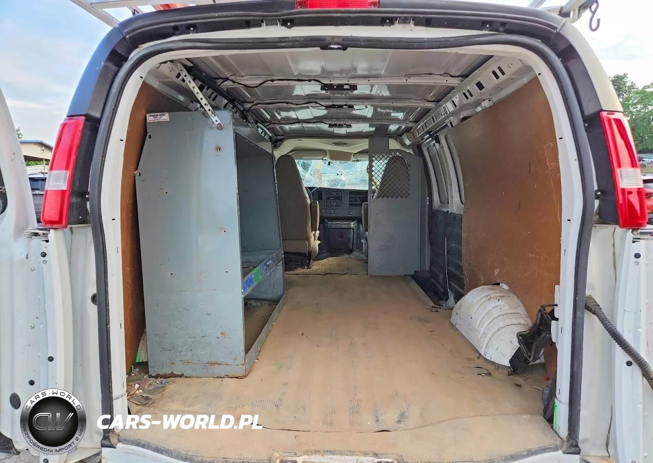 2025 Chevrolet Express VIN:1GCWGAF73S1105497 - 10