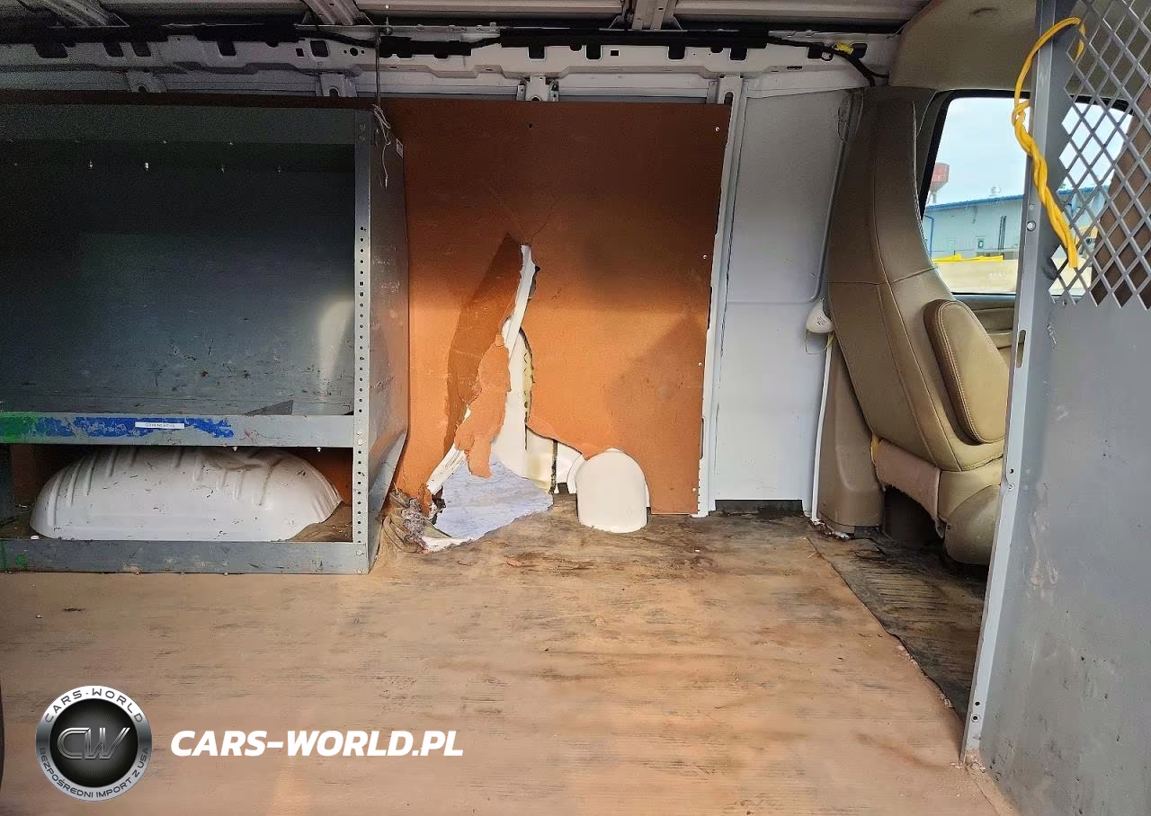 2025 Chevrolet Express VIN:1GCWGAF73S1105497 - 11