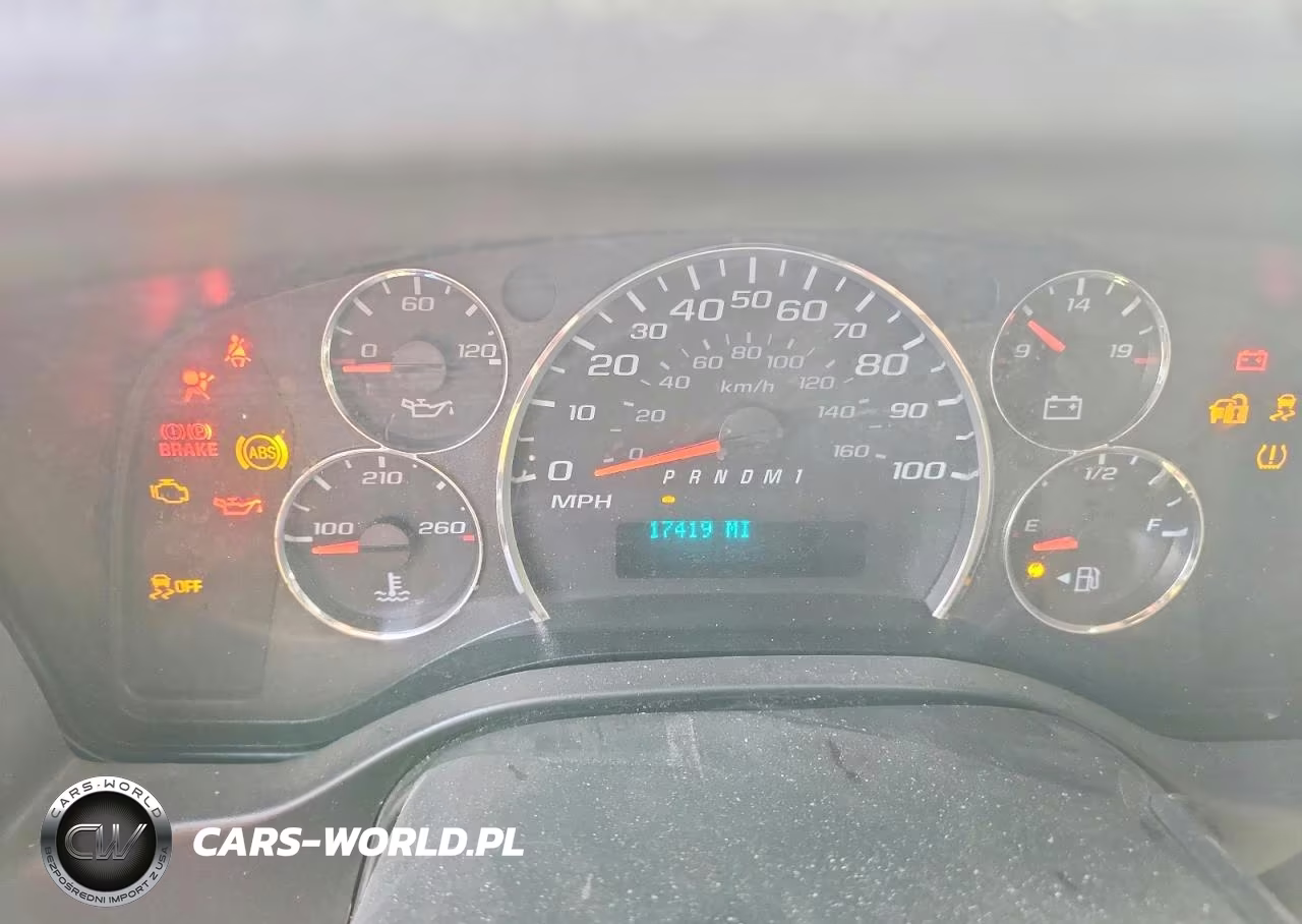 2025 Chevrolet Express VIN:1GCWGAF73S1105497 - 9