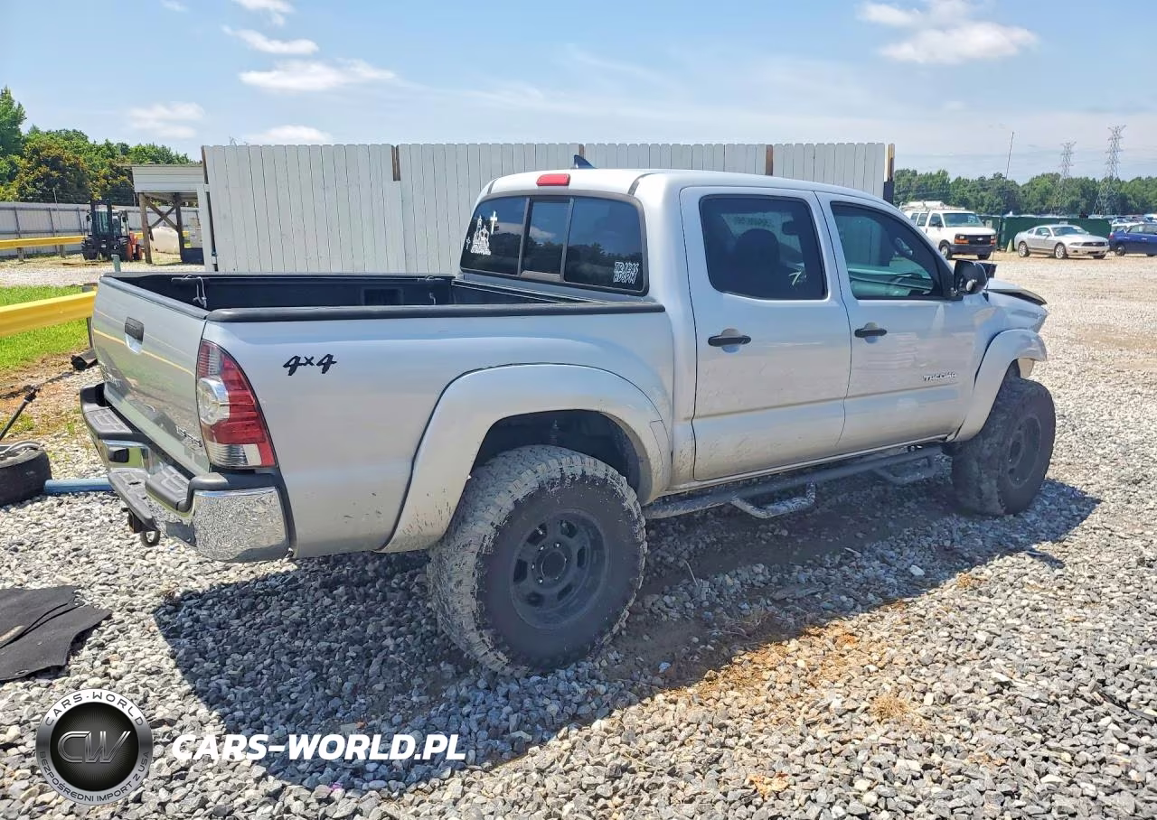 2012 Toyota Tacoma Double Cab VIN:3TMLU4EN9CM082017 - 3