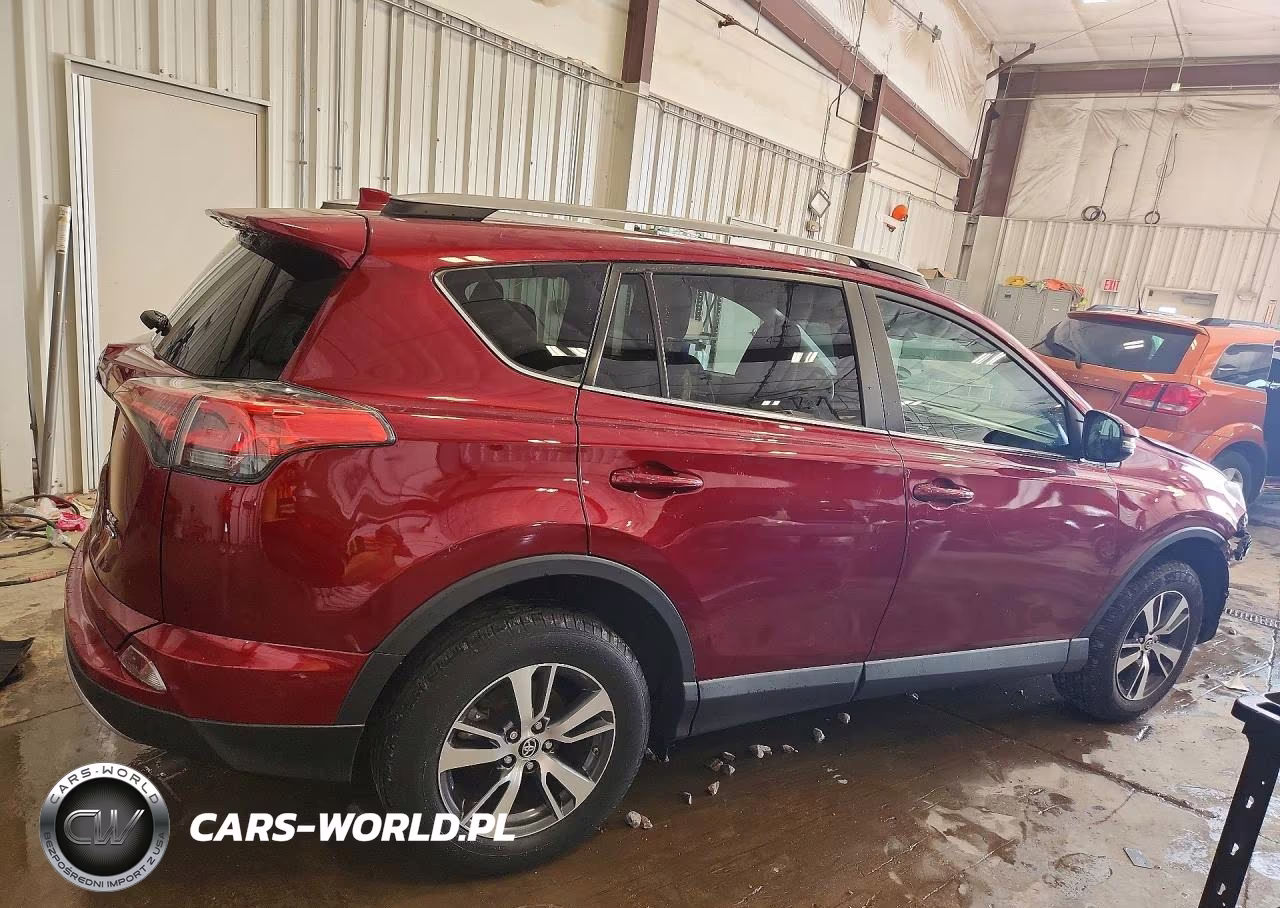 2018 Toyota Rav4 Xle VIN:2T3RFREV3JW855500 - 3