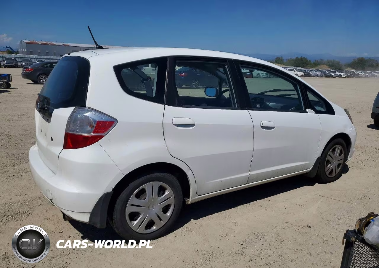 2009 Honda Fit VIN:JHMGE882X9S021913 - 3