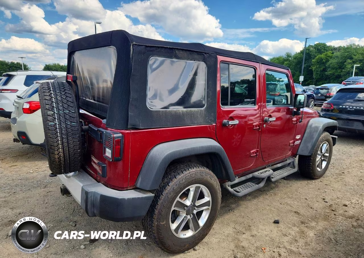 2013 Jeep Wrangler Unlimited Sahara VIN:1C4BJWEGXDL562894 - 3
