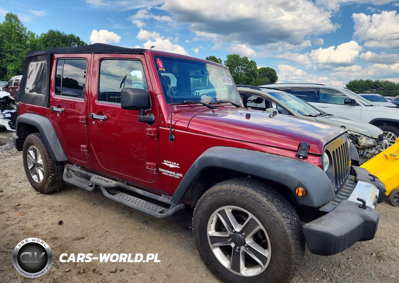 2013 Jeep Wrangler Unlimited Sahara VIN:1C4BJWEGXDL562894 - 4