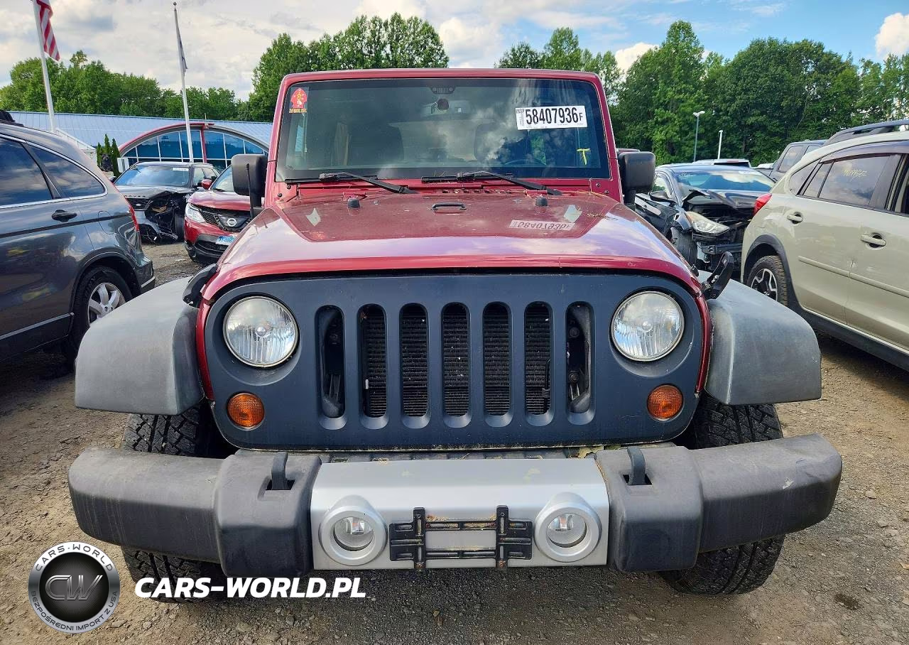 2013 Jeep Wrangler Unlimited Sahara VIN:1C4BJWEGXDL562894 - 5