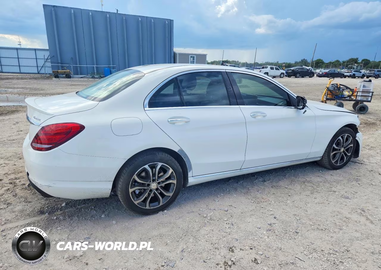 2016 Mercedes-Benz C 300 4Matic VIN:55SWF4KB5GU111569 - 3