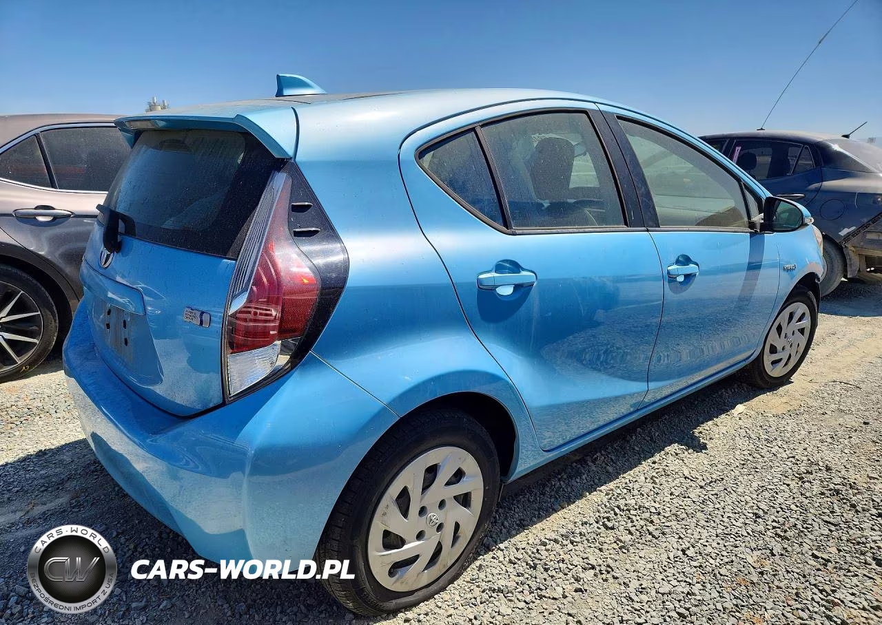 2016 Toyota Prius C One VIN:JTDKDTB33G1126167 - 3