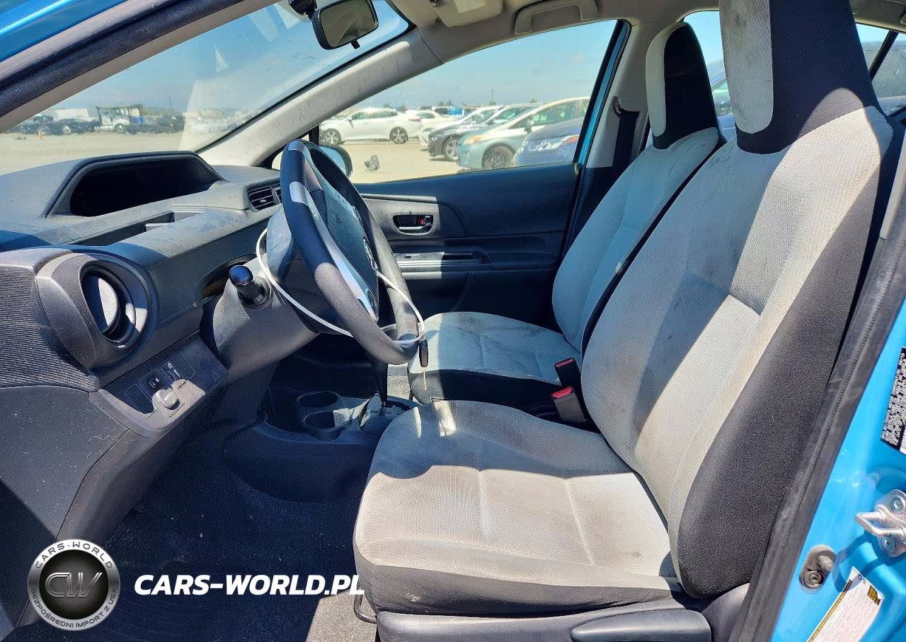 2016 Toyota Prius C One VIN:JTDKDTB33G1126167 - 7