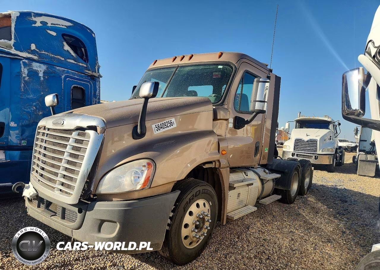 2015 Freightliner Cascadia Semi Truck VIN:3AKJGEDVXFSGE8807 - 2