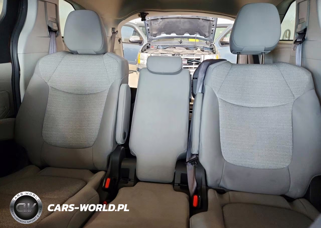 2021 Toyota Sienna Le VIN:5TDKSKFC5MS034082 - 10
