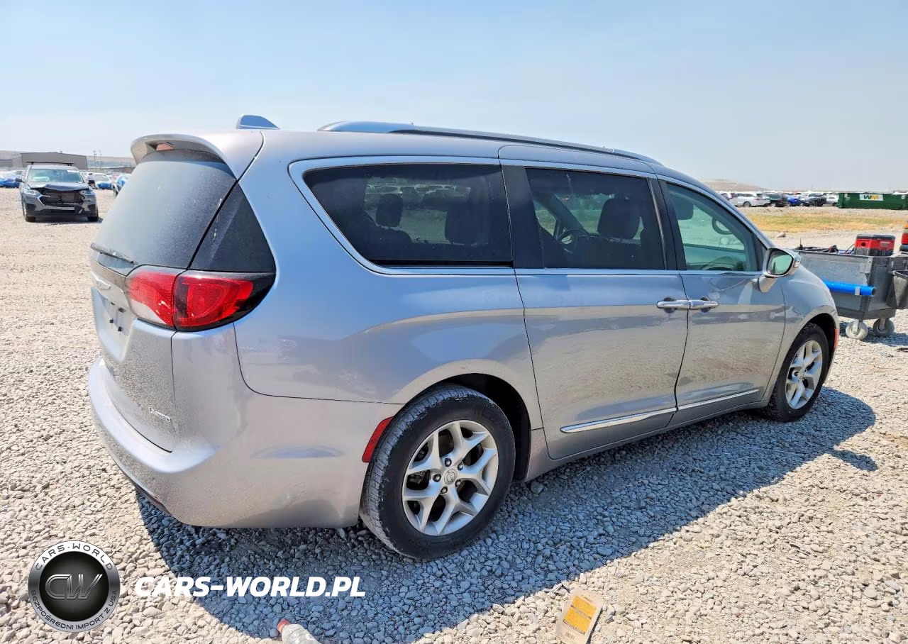 2020 Chrysler Pacifica Limited VIN:2C4RC1GG1LR156369 - 3