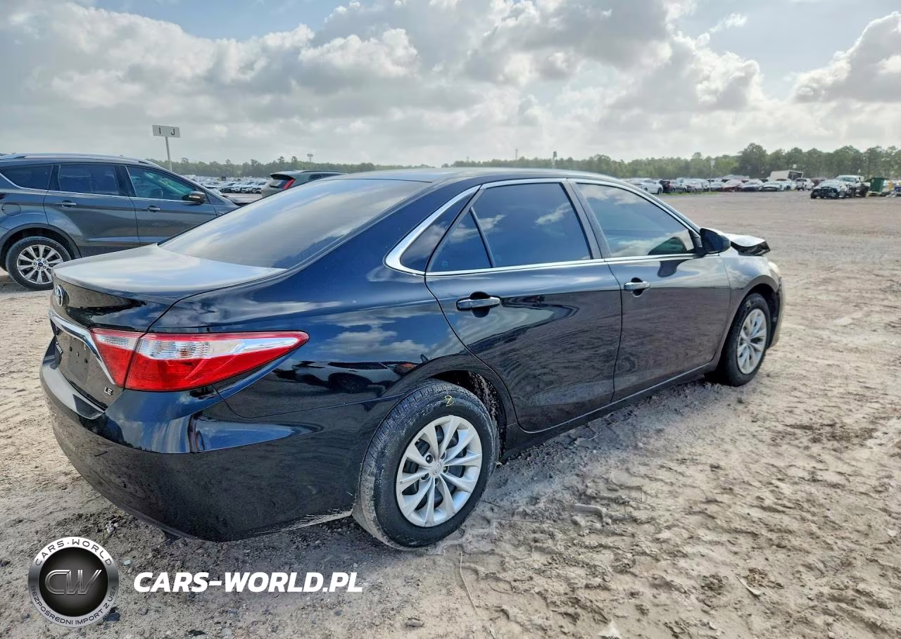2017 Toyota Camry Le VIN:4T1BF1FK8HU814662 - 3