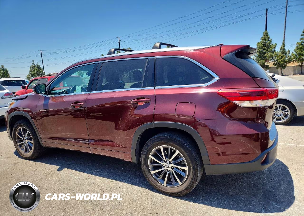 2018 Toyota Highlander Xle VIN:5TDKZRFH8JS275629 - 2
