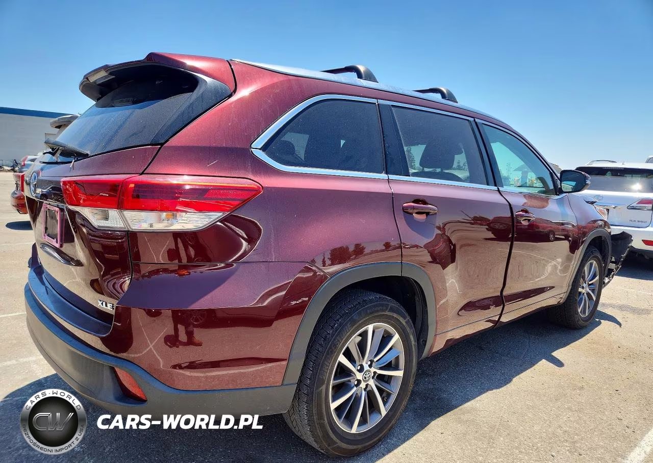2018 Toyota Highlander Xle VIN:5TDKZRFH8JS275629 - 3