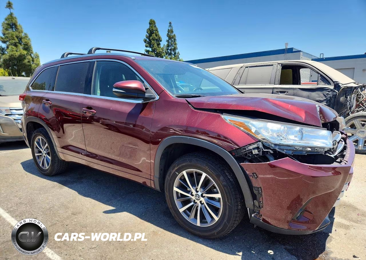 2018 Toyota Highlander Xle VIN:5TDKZRFH8JS275629 - 4