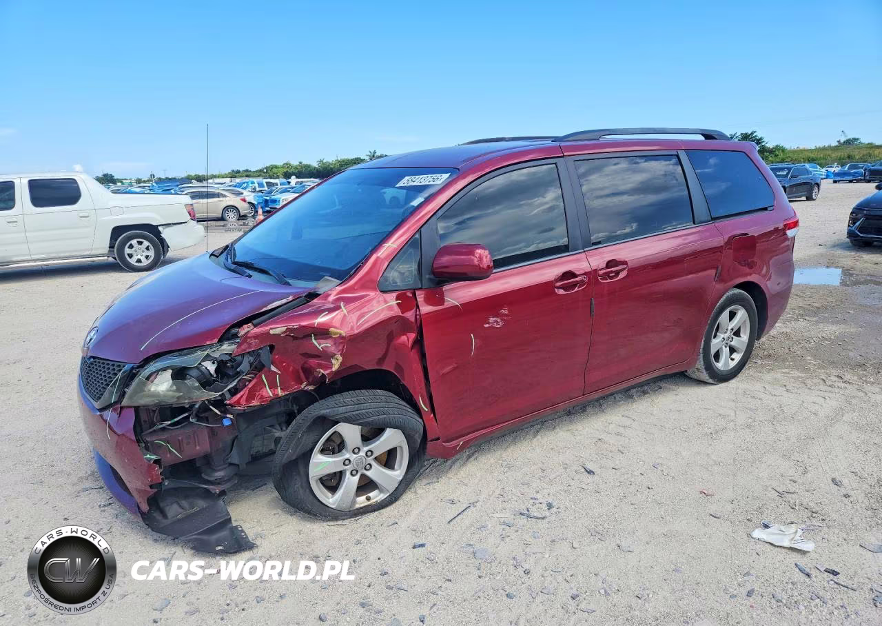 2014 Toyota Sienna Le – zdjęcie 1 z 13