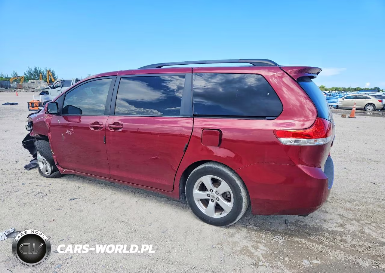 2014 Toyota Sienna Le VIN:5TDKK3DC5ES445847 - 2
