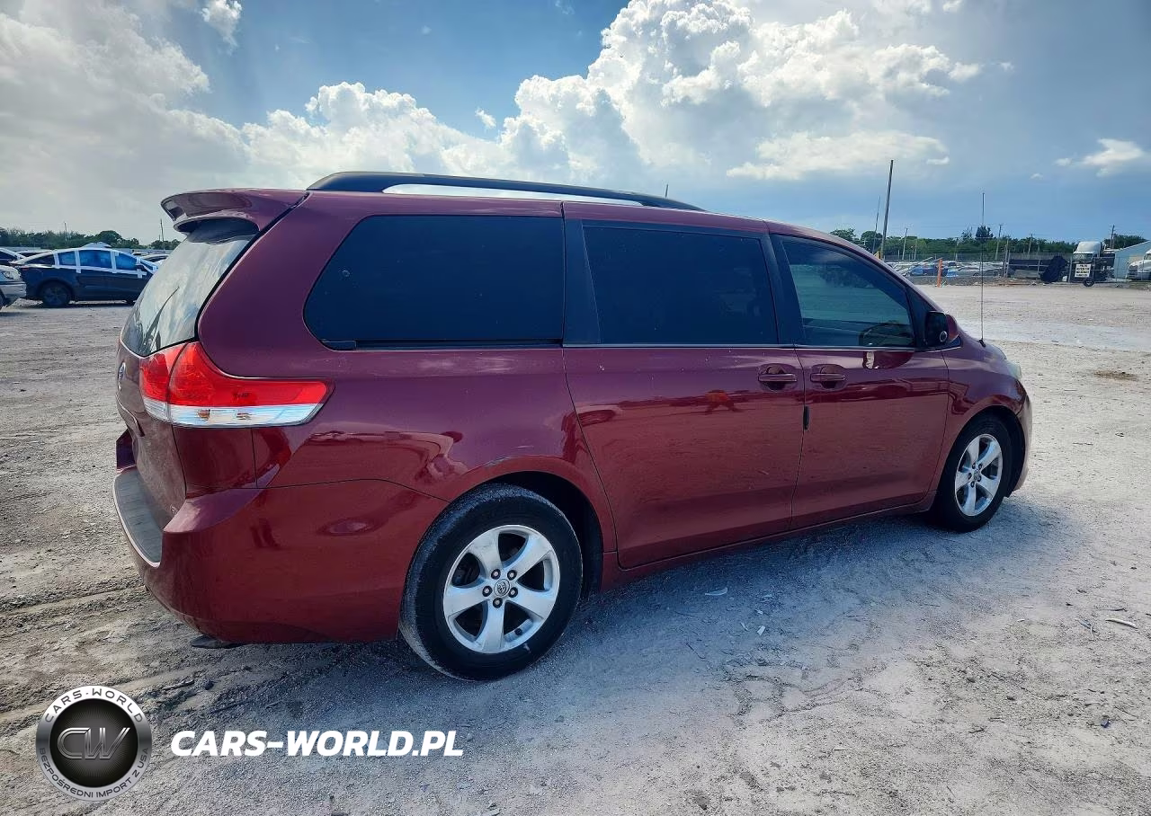 2014 Toyota Sienna Le VIN:5TDKK3DC5ES445847 - 3