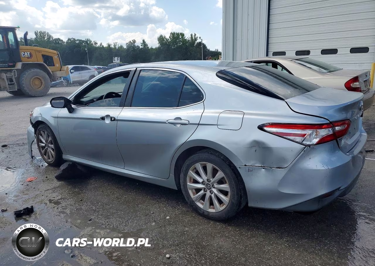 2018 Toyota Camry Le VIN:4T1B11HK1JU061140 - 2