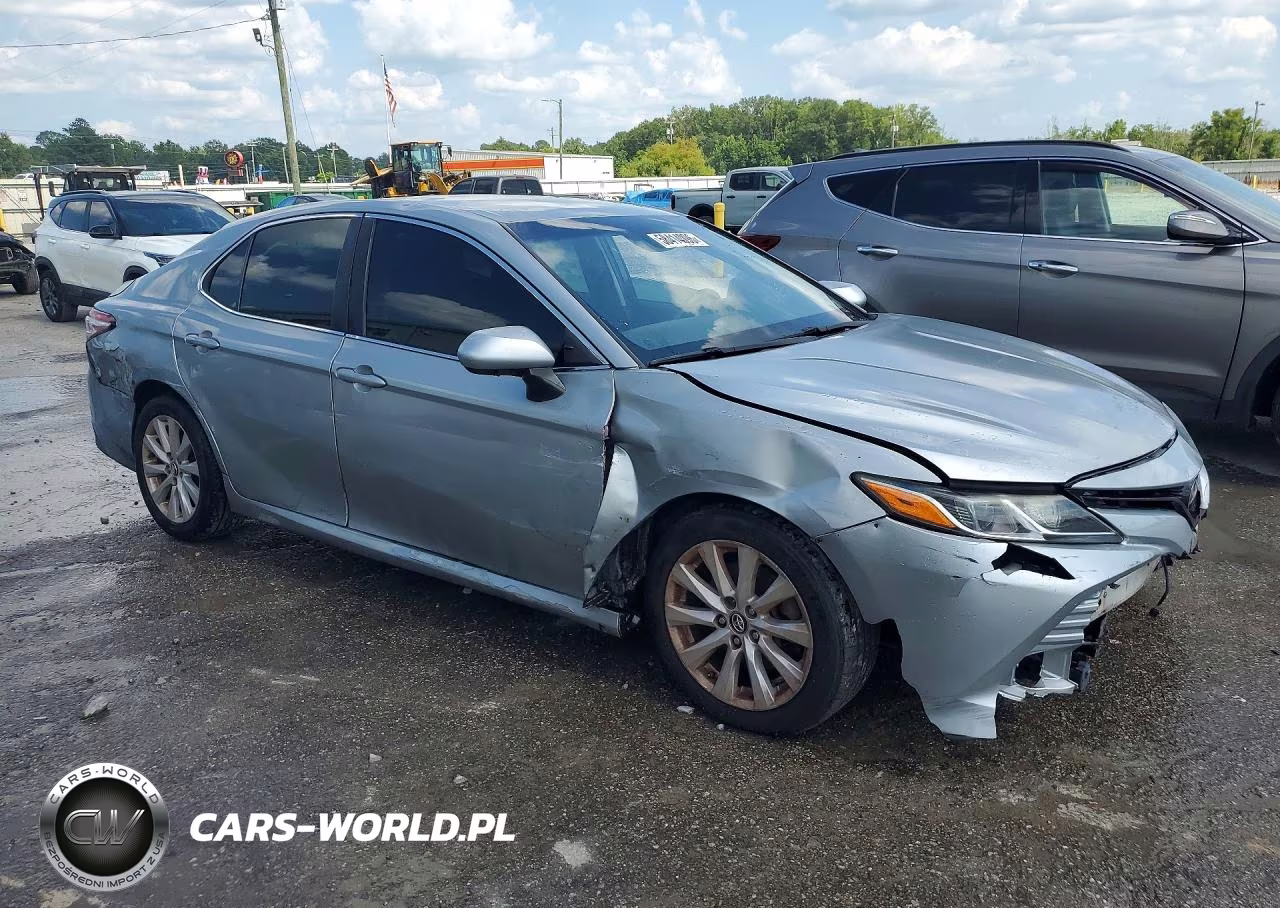 2018 Toyota Camry Le VIN:4T1B11HK1JU061140 - 4