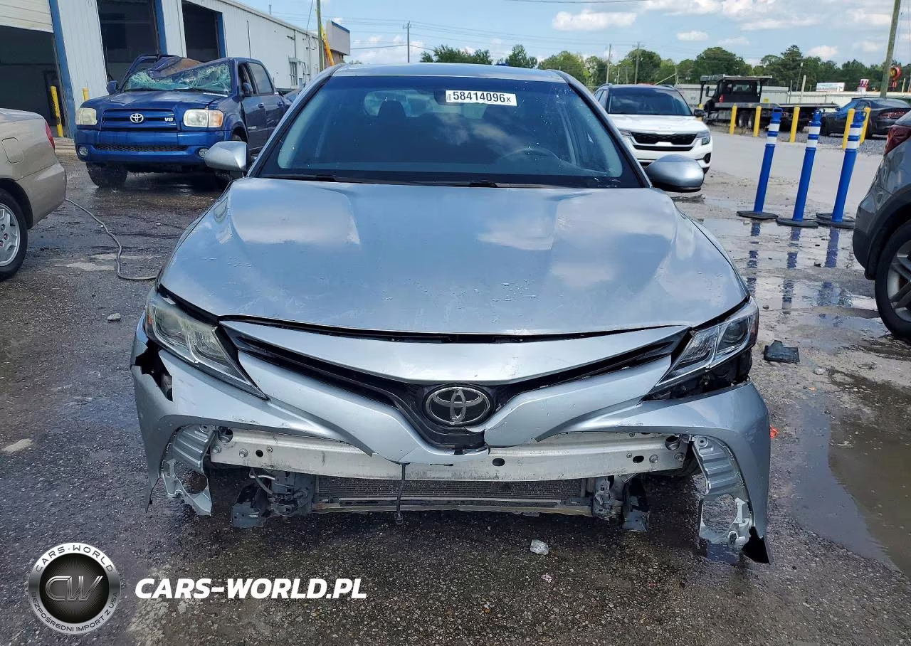 2018 Toyota Camry Le VIN:4T1B11HK1JU061140 - 5
