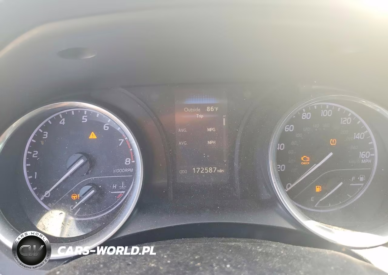 2018 Toyota Camry Le VIN:4T1B11HK1JU061140 - 9