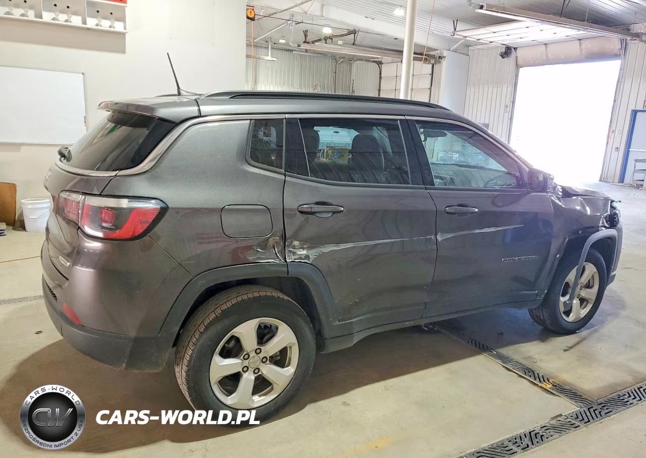 2019 Jeep Compass Latitude VIN:3C4NJDBBXKT672999 - 3