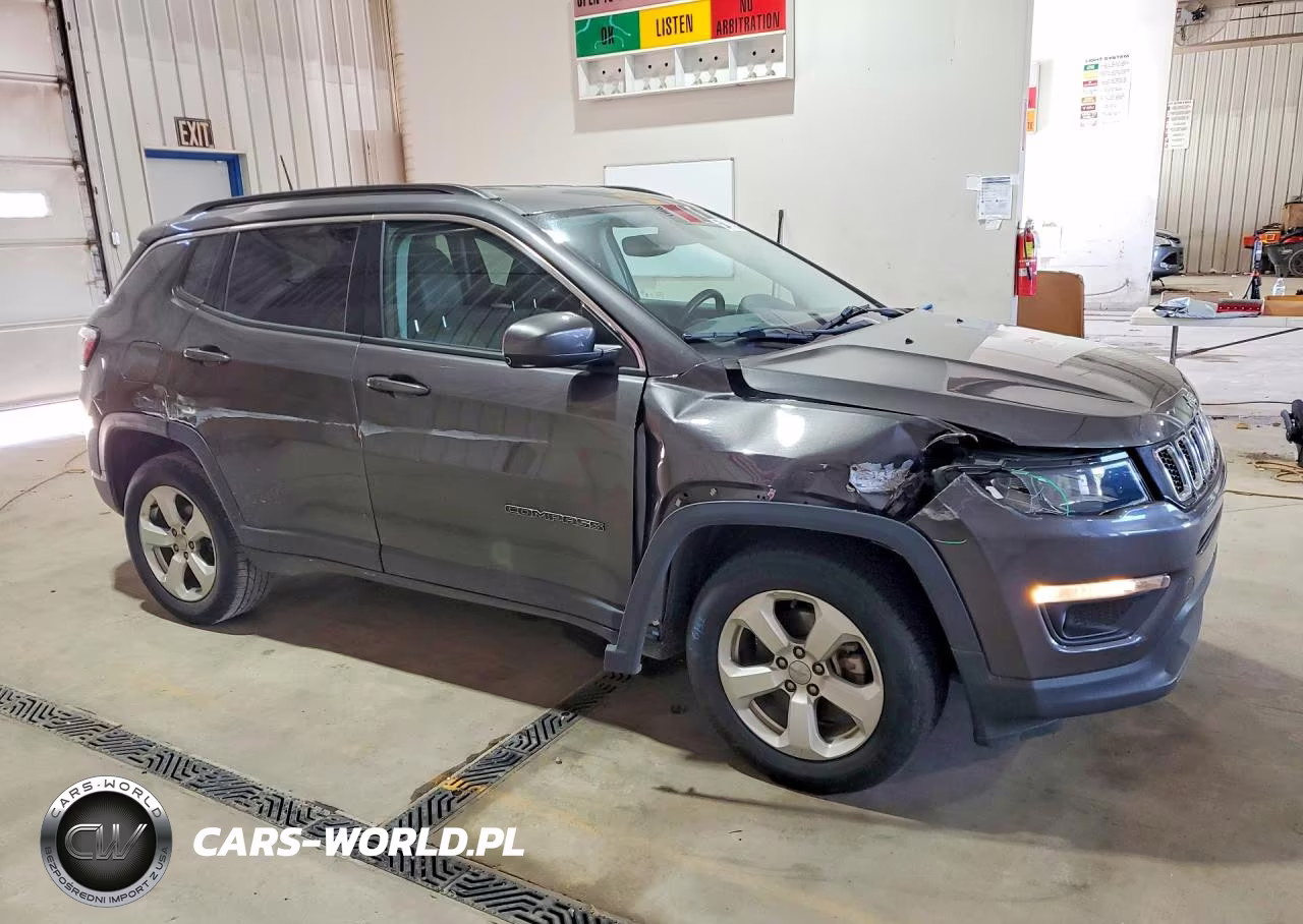2019 Jeep Compass Latitude VIN:3C4NJDBBXKT672999 - 4