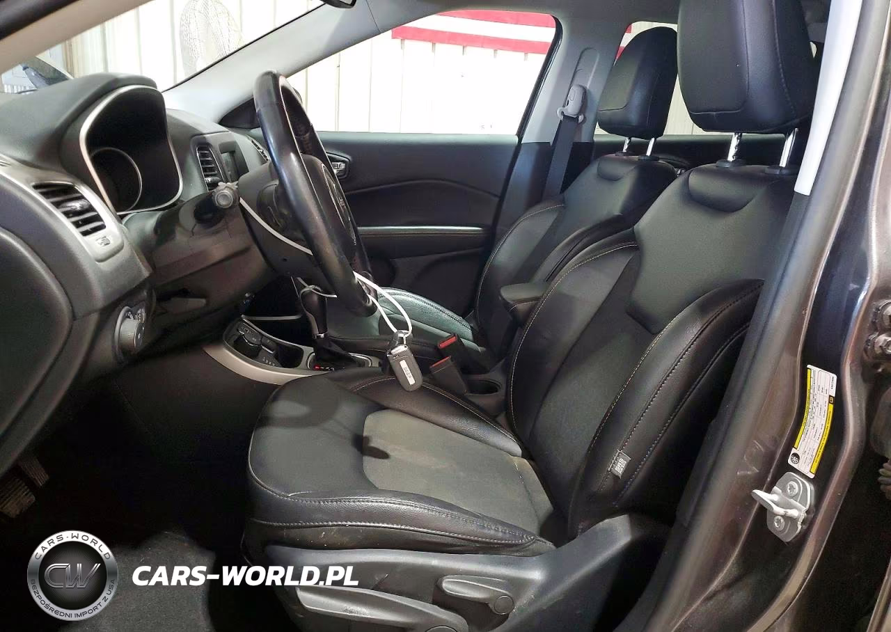 2019 Jeep Compass Latitude VIN:3C4NJDBBXKT672999 - 7