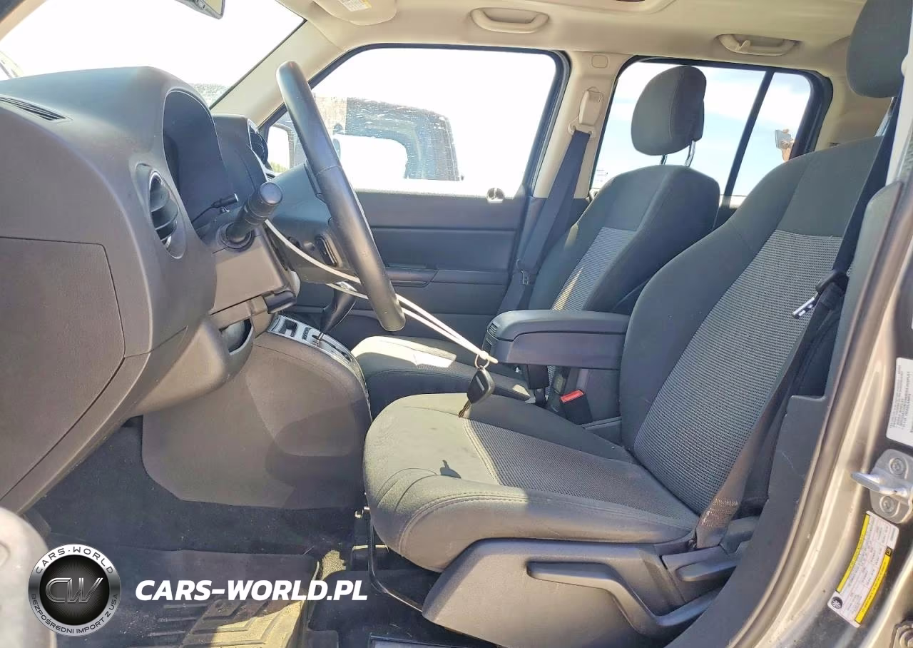 2012 Jeep Patriot Latitude VIN:1C4NJPFA2CD690262 - 7