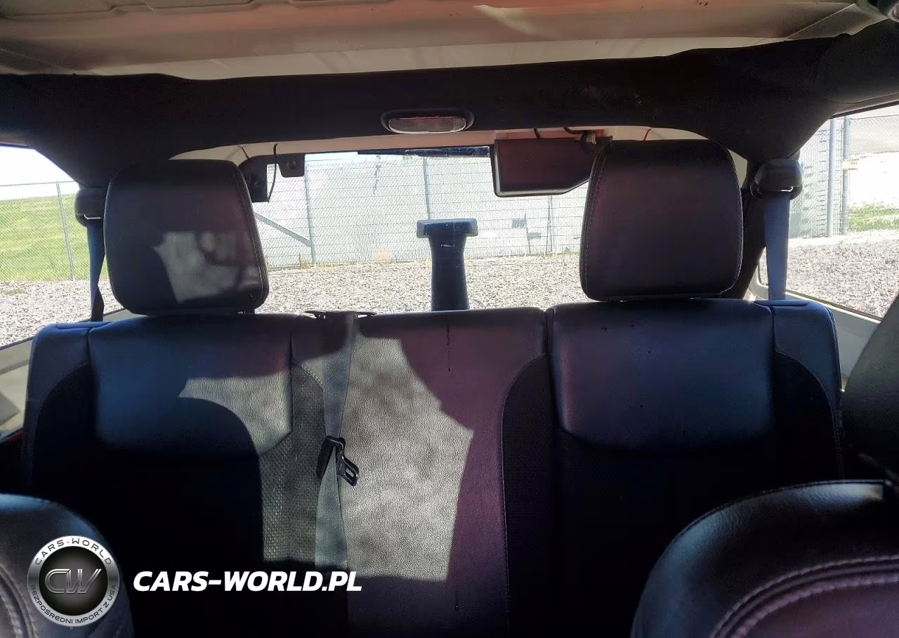 2017 Jeep Wrangler Unlimited Sahara VIN:1C4BJWEG4HL569961 - 10