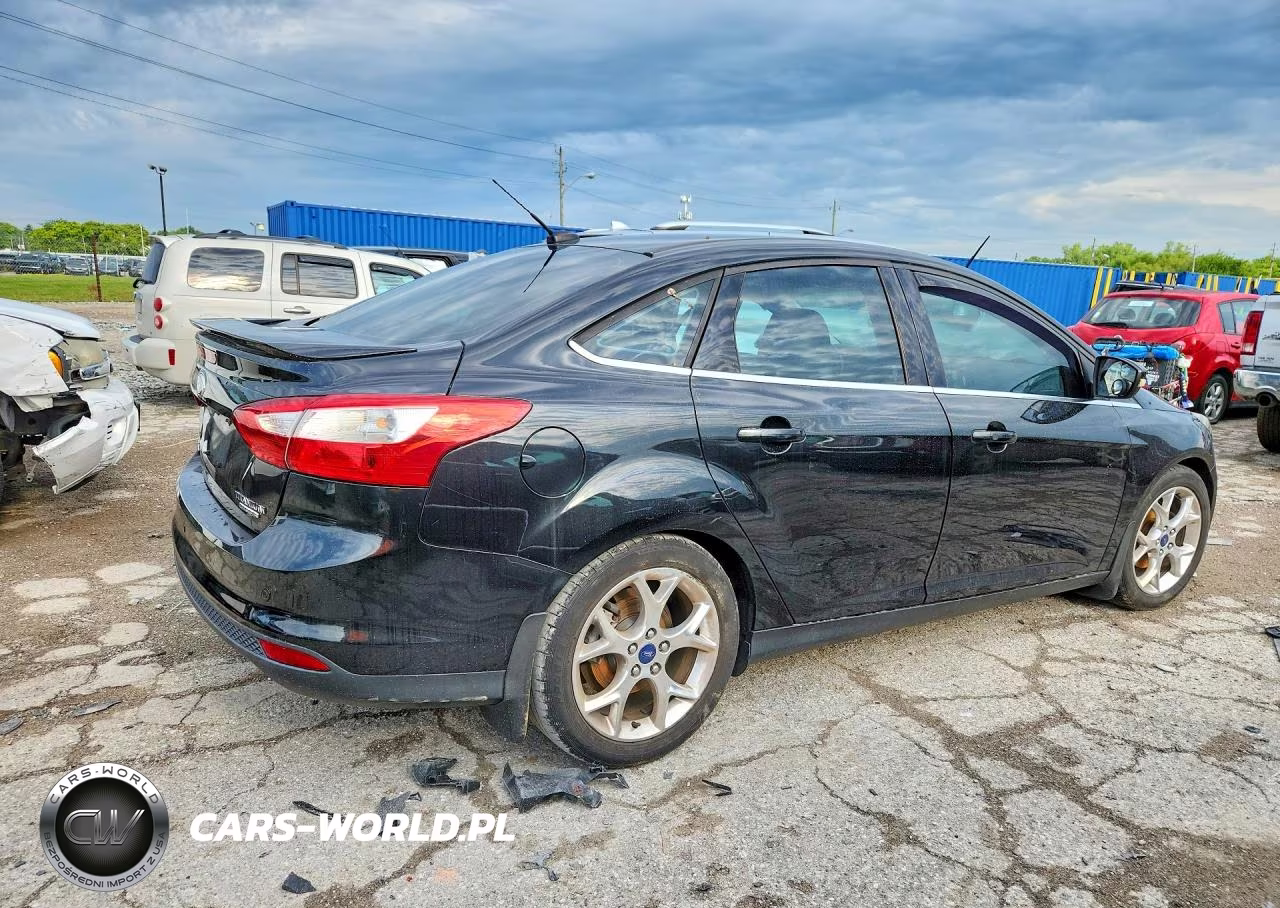2014 Ford Focus Titanium VIN:1FADP3J2XEL107177 - 3