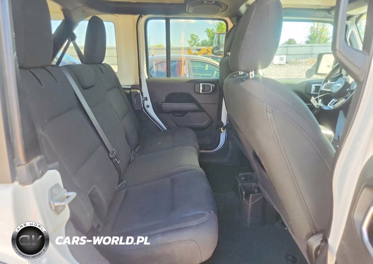2020 Jeep Wrangler Unlimited Sahara VIN:1C4HJXEN5LW230115 - 10