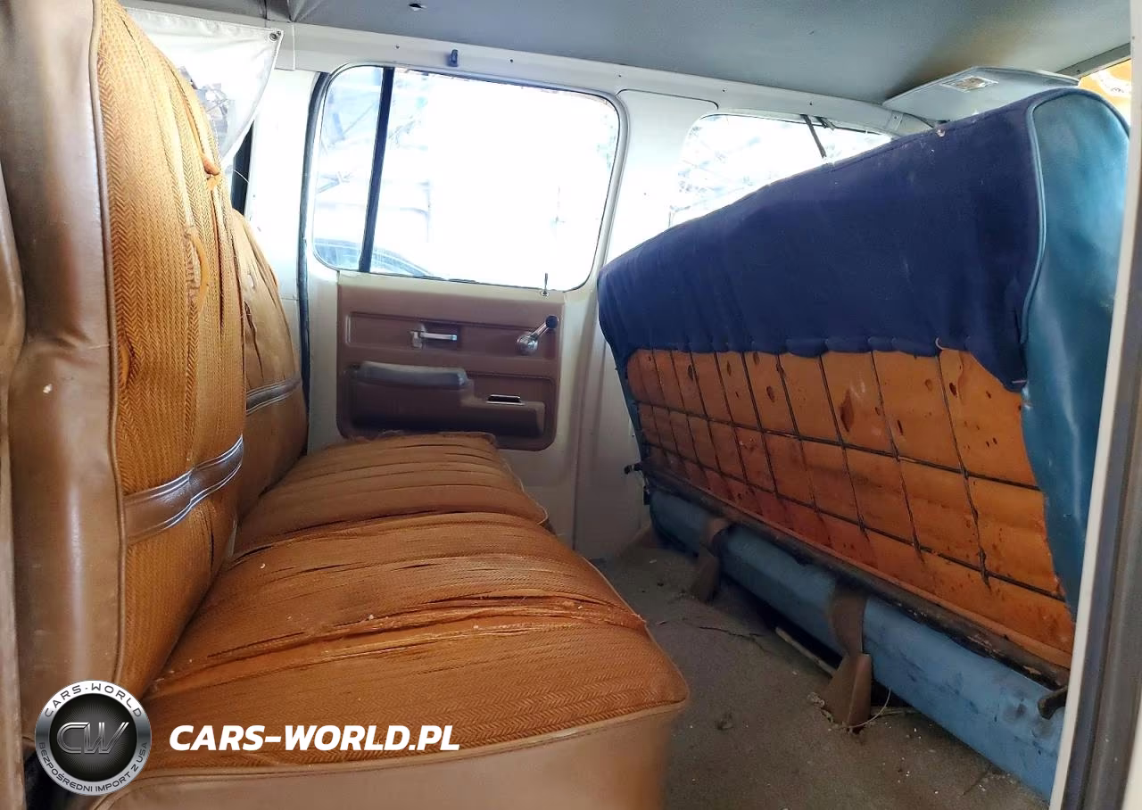 1973 Chevrolet Suburban VIN:CCZ163F128295 - 10